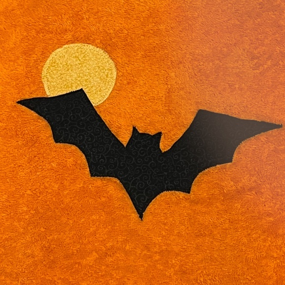 Lot/2 𝑯𝒂𝒏𝒅𝒎𝒂𝒅𝒆 Halloween Hand Towels - Picture 3 of 12